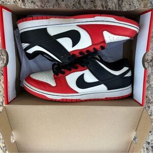 Nike Dunk Low Retro EMB
Sail/Black Black Chile Red